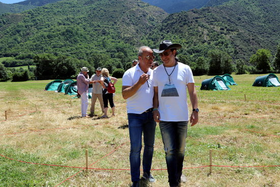Neo Sala, director general de Doctor Music, amb el president del Consell Comarcal del Pallars Sobirà, Carlos Isús | ACN