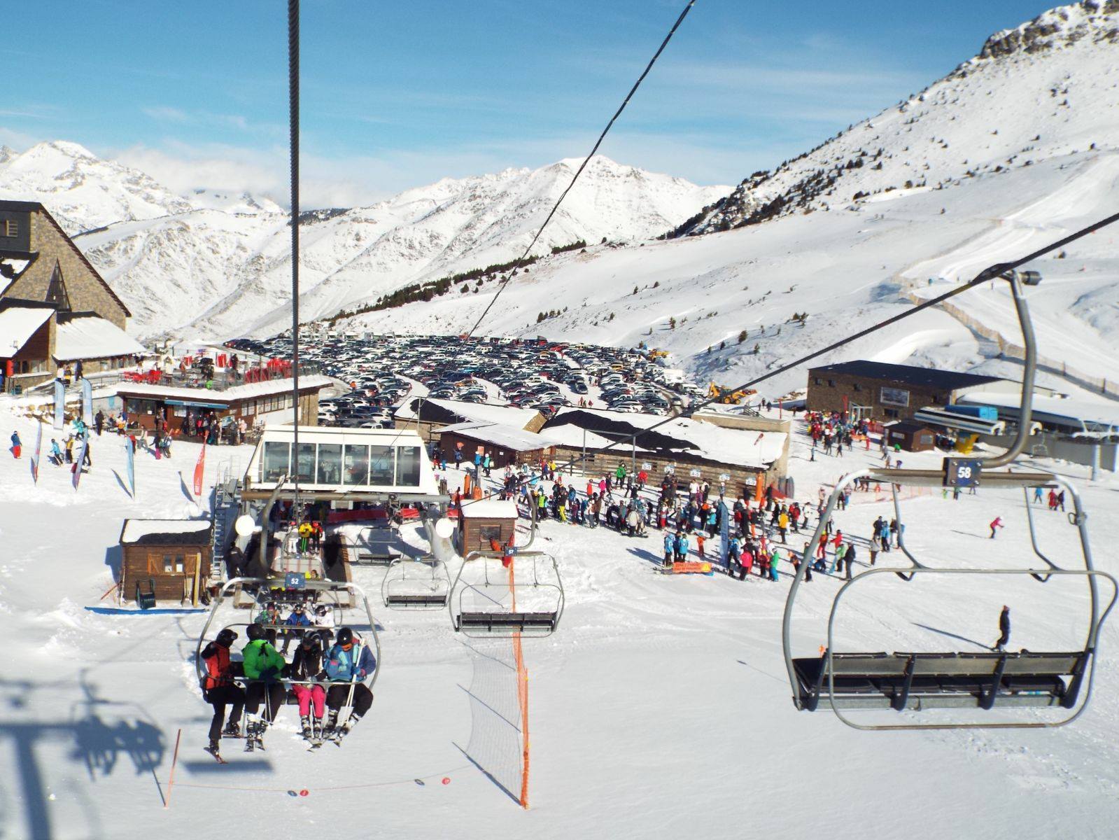 Telecadira i de l'estació d'esquí de Boí Taüll, durant les festes nadalenques | ACN