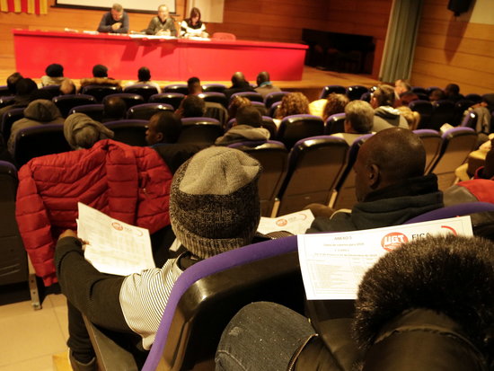 Treballadors d'Axparia, Grupo Jorge, assistents a l'assemblea de FICA-UGT a Mollerussa el 12 de gener de 2019 | ACN