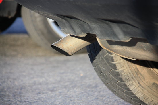 Tub d'escapament en context d'alta contaminació a Barcelona | ACN