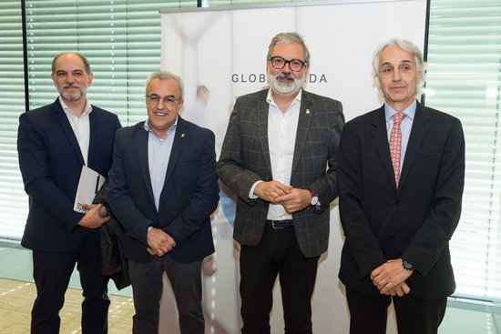 L'alcalde de Lleida, Fèlix Larrosa, i el vicepresident de la Diputació de Lleida, Enric Mir, amb els responsables de GlobaLleida, Oriol Oró i Ramon Roca, en la presentació de l'oficina Invest in Lleida | ACN