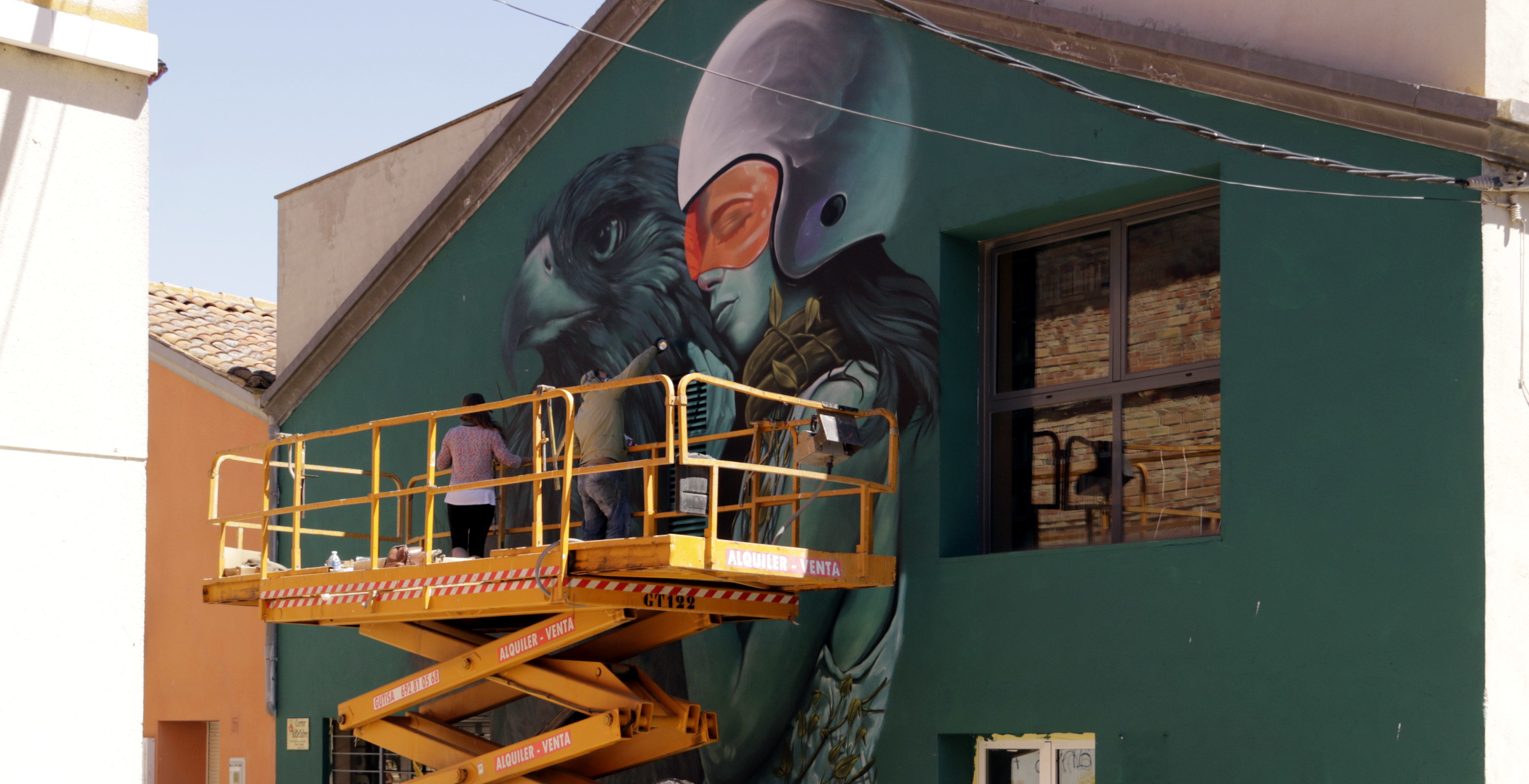 Mural dels artistes Faunagraphics i Rocket01, de Bulgaria i Gran Bretanya, a Penelles | ACN