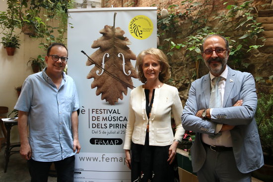 La consellera de Cultura, Mariàngela Vilallonga, amb el director del FeMAP, Josep Maria Dutrèn i el secretari general del departament de Cultura, Francesc Vilaró | ACN