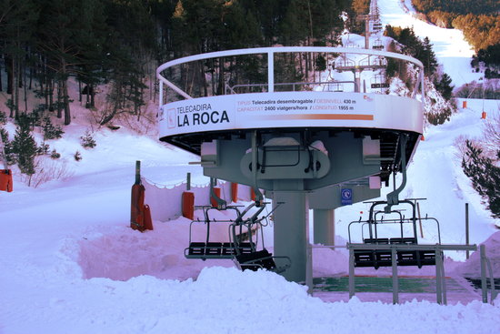 Telecadira La Roca d'Espot Esquí amb les cadires buides i aturades | ACN