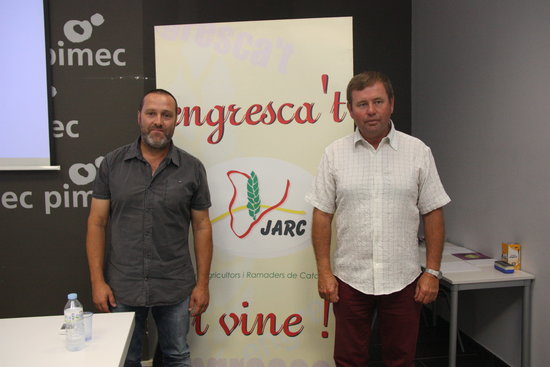 Sisco Esquerda, cap sectorial de la fruita seca de JARC, i Xavier Vela, president de JARC | ACN