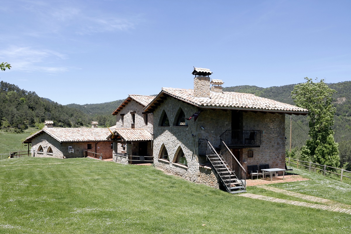 Pla general de les Masies El Prat, la darrera casa de turisme rural que queda a Sant Jaume de Frontanyà. Imatge publicada el 21 de maig del 2020. (Horitzontal)