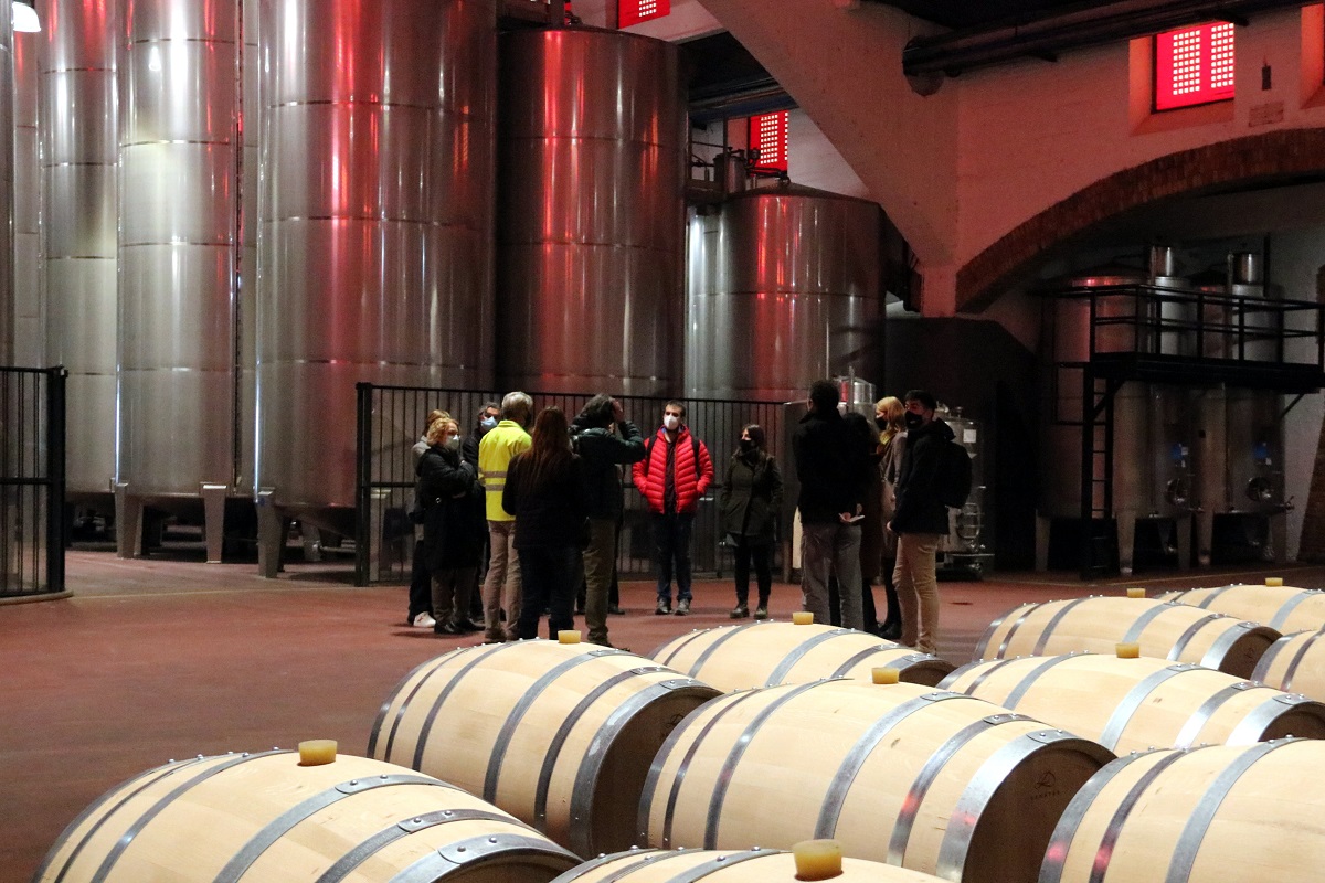 Pla obert de la visita guiada a participants del congrés internacional d'economia circular (Hotspot' 2012 al celler de Raimat, el 16 de novembre del 2021. (Horitzontal)