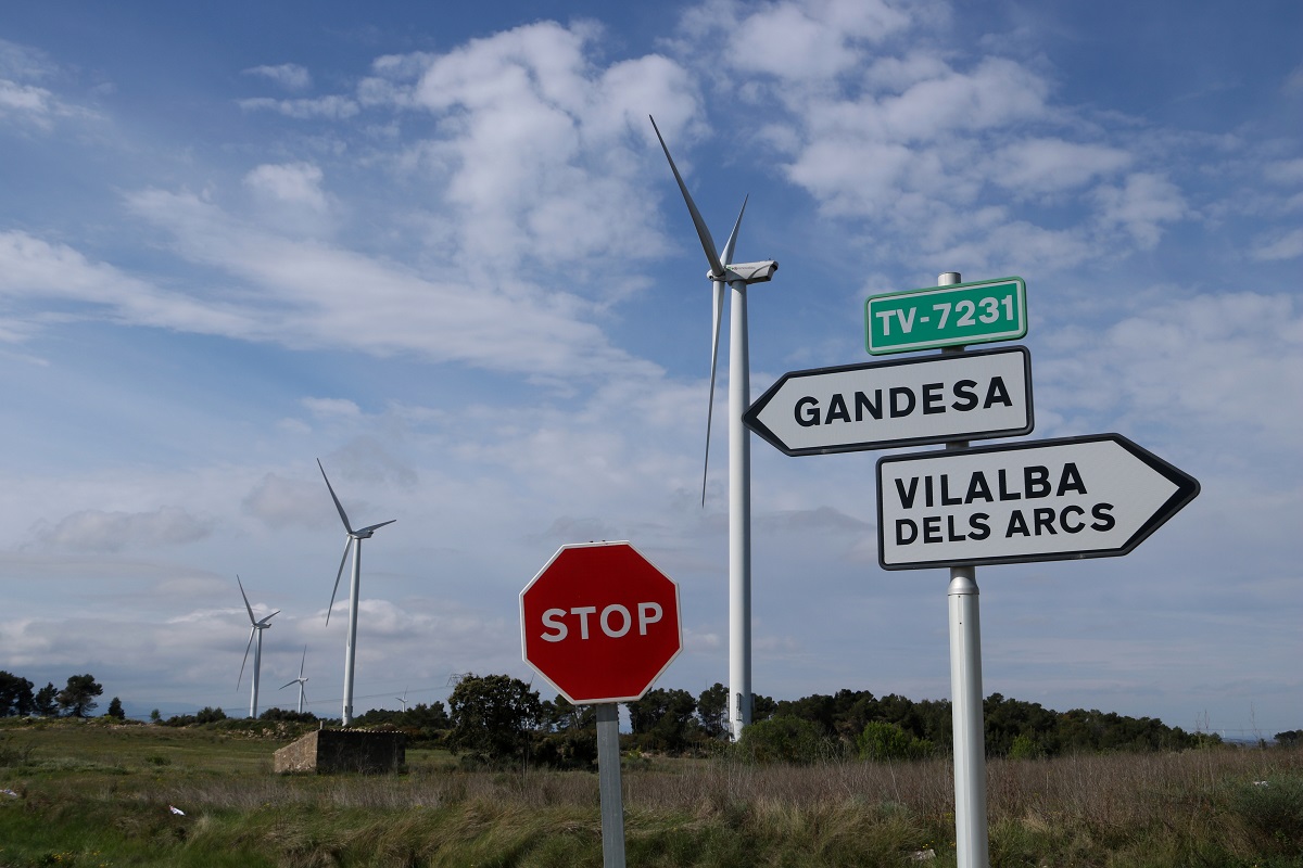Pla tancat d’aerogeneradors al terme municipal de Vilalba dels Arcs, a la comarca de la Terra Alta. Imatge del 24 d’abril del 2021 (Horitzontal).